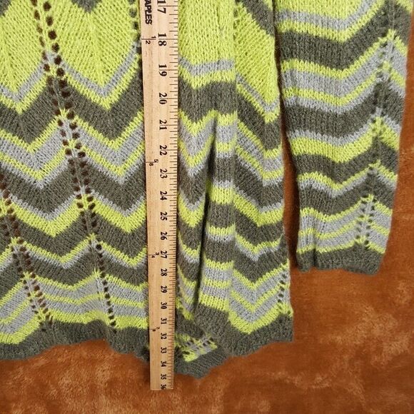 BCBG MAXAZRIA Womens Sweater Medium Green Cardigan Chevron Stripe Loose Knit - Picture 7 of 8